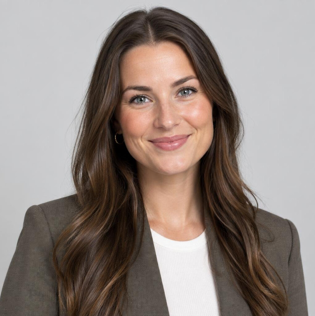 Portrait of a Norwegian woman content strategist